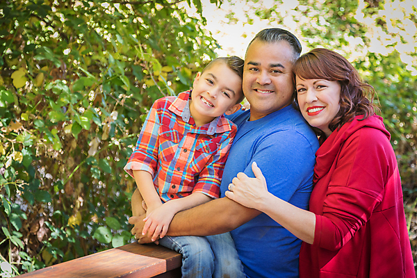 포토 JPG 해외이미지 백인 라이프스타일 커플 공원 여자 남자 행복 어린이 장난 가족 놀이 엄마 함께함 건강 3 사람 소년 성인 야외 세명 기쁨 아빠 히스패닉 다민족 섞기 혼혈 해외202004 해외포토 서양인 공공시설 감정 컨셉 관계 생활 다문화 파일형식 이미지허브