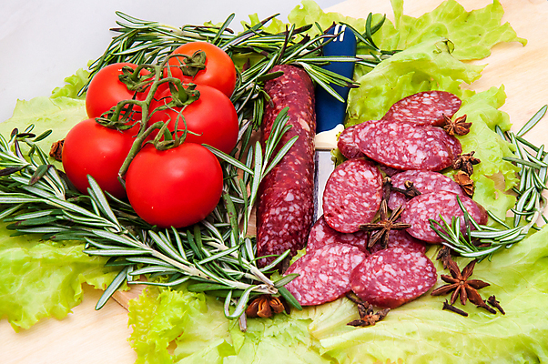 포토 JPG 해외이미지 식물 라이프스타일 접시 음식 조각 잎 채소 재료 자연 건강 육류 요리 사람없음 빨간색 초록색 식사 저녁식사 샐러드 추위 시골 신선 최고 소시지 맛 아침식사 먹기 허브 향신료 햄 날것 슬라이스 훈제 내추럴 점심식사 살라미 식품점 채식주의자 해외202004 해외포토 식기 컬러 컨셉 식재료 모션 생활 상점 가공식품 생태계 채식 향미료 파일형식 이미지허브