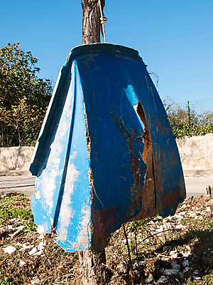 포토 JPG 해외이미지 바다 사람없음 목재 손상 보트 결과 쓰레기 청소 폭풍 고정 깨짐 허리케인 해외202004 해외포토 나무 컨셉 배_교통 재료 날씨 자연재해 파일형식 이미지허브