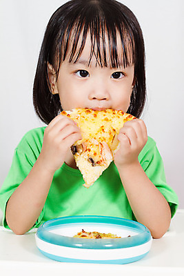 포토 JPG 해외이미지 1 전통 여자 행복 어린이 음식 조각 백그라운드 치즈 피자 건강 한명 사람 동양인 식사 저녁식사 중국 이탈리아 기쁨 육아 껍질 맛 굽기 먹기 배고픔 만족 토막 점심식사 결백 고립 식욕 페스츄리 해외202004 해외포토 감정 유럽 아시아 빵 컨셉 모션 유제품 패스트푸드 서양음식 인종 구이 파일형식 이미지허브