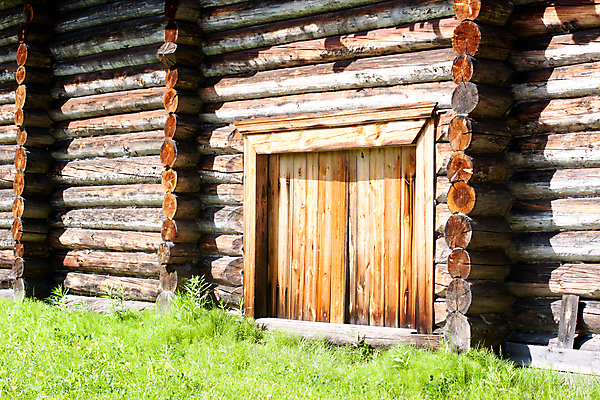 포토 JPG 해외이미지 조각 날개 주택 그림자 사람없음 야외 목재 가로 초록색 여름 햇빛 문 맑음 흰색 큼 오두막 묘사 시골집 복고 대문 러시아인 핸드메이드 해외202004 해외포토 서양인 나무 계절 컬러 재료 날씨 건물 태양 크기 파일형식 이미지허브