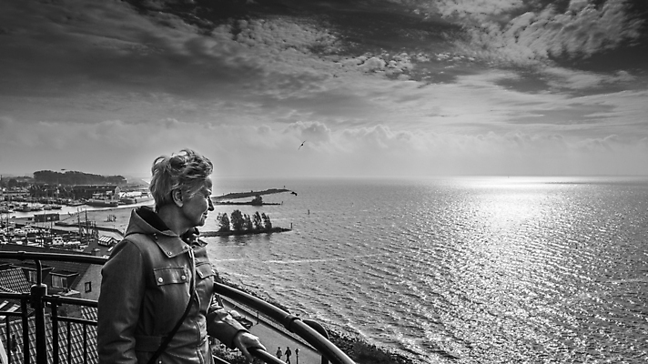 포토 JPG 해외이미지 구름 호수 파도 바다 조류 하늘 바람 등대 한명 물 파란색 반사 마을 항구 보트 네덜란드 철책 수평선 해외202004 해외포토 자연요소 동물 1 유럽 컬러 배_교통 교통시설 날씨 사람 파일형식 이미지허브