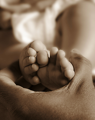 포토 JPG 해외이미지 어린이 2 가족 사랑 사람 사람없음 성장 아기 신생아 10 쌍 발표 생일 아빠 작음 아래 시작 발가락 양발 해외202004 해외포토 기념일 감정 관계 발 숫자 크기 방향 위치 파일형식 이미지허브