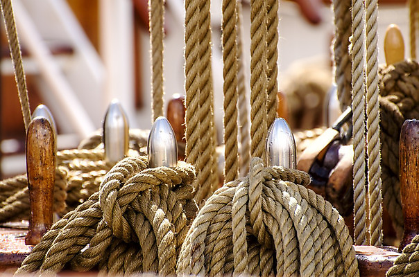 포토 JPG 해외이미지 산업 선 밧줄 스포츠 바다 여행 백그라운드 요트 교통시설 자연 하늘 항해 건강 취미 사람없음 목재 가로 물 햇빛 항구 줄무늬 장비 흰색 원형 보트 역사 크루즈 갑판 방향 방파제 군용 함선 상업 선원 돛대 도르래 엮은 옛날 해외202004 해외포토 자연요소 도형 나무 공공시설 줄 컬러 교통 무늬 배_교통 재료 군대 태양 시설 생태계 파일형식 이미지허브