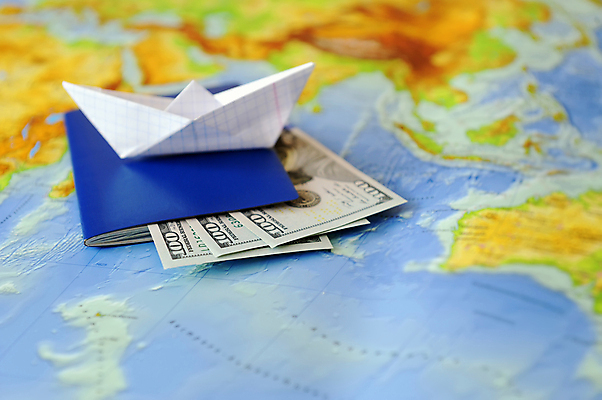 포토 JPG 해외이미지 종이 도로 지구 여행 백그라운드 컨셉 지도 돈 가이드 휴가 설계 항해 사람없음 세계 여행객 달러 탐험 기구 도시 보트 선택 계획 방향 여권 위치 네비게이션 발견 루트 원정 지도책 지리 해외202004 해외포토 직업 길 배_교통 교통시설 사람 책 재산 파일형식 이미지허브