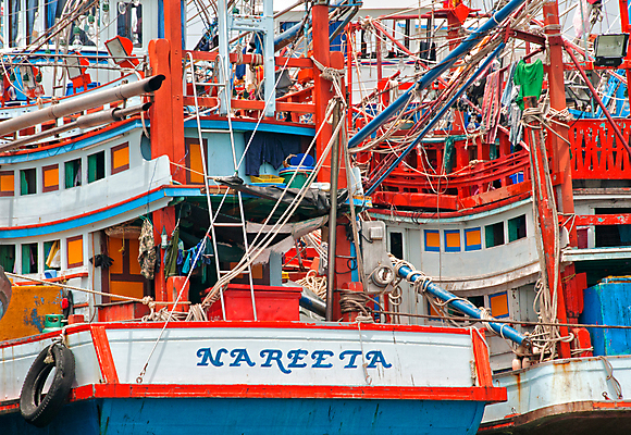 포토 JPG 해외이미지 아시아 태국 낚시 사람없음 야외 빨간색 흰색 보트 해외202004 해외포토 나라 컬러 배_교통 레저 파일형식 이미지허브