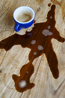 포토 JPG 해외이미지 커피 탁자 사람없음 목재 컵 갈색 흙 액체 붓기 떨어짐 아침식사 에스프레소 특별함 해외202004 해외포토 나무 식기 음료 컬러 가구 컨셉 재료 모션 식사 파일형식 이미지허브