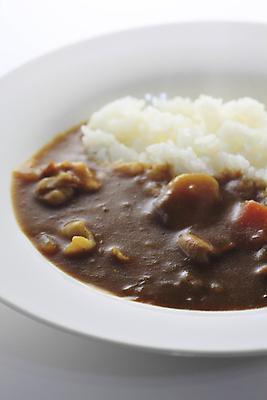 포토 JPG 해외이미지 접시 밥 건강 육류 동양인 사람없음 갈색 일본 식사 저녁식사 치킨 신선 뜨거움 묘사 피클 카레 해외202004 해외포토 식기 아시아 음식 컬러 식재료 인종 닭고기요리 절임 파일형식 이미지허브