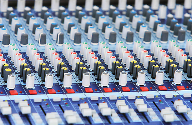 포토 JPG 해외이미지 편집 음악 버튼 사람없음 소리 볼륨 혼합 믹서 DJ 오디오 스테레오 관리자 벙어리 제어 채널 키패드 프로듀서 해외202004 해외포토 직업 문화예술 전자제품 파일형식 이미지허브