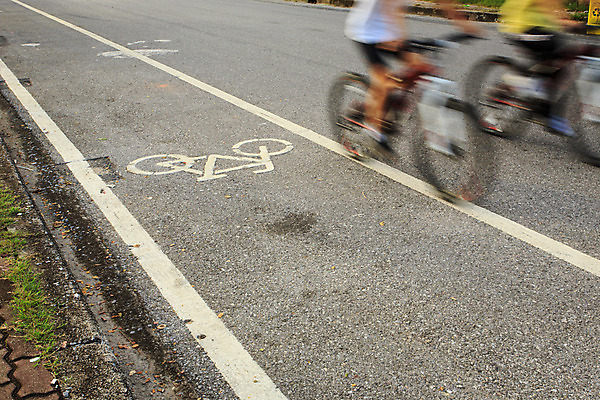 포토 JPG 해외이미지 아이콘 공원 도로 길 선 스포츠 여행 백그라운드 교통시설 화살 거리 건강 안전 사람없음 야외 노란색 자전거 페인트 흰색 도시 아스팔트 심볼 사인 순환 땅바닥 루트 바이킹 방법 해외202004 해외포토 공공시설 컬러 교통 모션 바닥 바이크 시설 파일형식 이미지허브