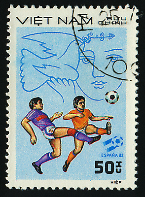 포토 JPG 해외이미지 남자 스포츠 공 놀이 봉투 건강 사람 경기 사람없음 야외 청춘 축구 경쟁 경기장 우정 수확 게임 메시지 심판 발사 편지 복고 베트남 골키퍼 통과 우표 골 양발 옛날 플레이어 해외202004 해외포토 컨셉 농업 스포츠시설 운동선수 친구 구기 동남아시아 파일형식 이미지허브