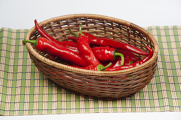 포토 JPG 해외이미지 식물 문화 음식 백그라운드 채소 재료 자연 고추 파프리카 건강 요리 사람없음 빨간색 초록색 주방 추위 흰색 신선 뜨거움 양념 맛 먹기 향신료 묘사 오브젝트 유기농 매움 날것 날카로움 향료 후추 칠레 연소 고립 살사댄스 숙성 채식주의자 페퍼로니 해외202004 해외포토 웰빙 컬러 컨셉 모션 춤 남아메리카 소시지 생태계 채식 향기 냄새 향미료 파일형식 이미지허브