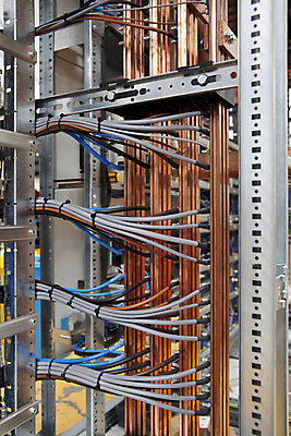 포토 JPG 해외이미지 직업 산업 공장 사람없음 전자제품 기계 에너지 과학기술 전선 업무 판넬 제조 연결 철사 시스템 자동 자동화 전압 터미널 해외202004 해외포토 공업 기술 작업 파일형식 이미지허브