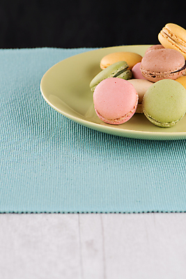 포토 JPG 해외이미지 접시 실내 사람없음 쌓기 식탁보 달콤 마카롱 해외202004 해외포토 식기 모션 디저트 내부 맛 파일형식 이미지허브