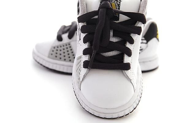 포토 JPG 해외이미지 라이프스타일 옷 스포츠 신발 2 새로움 건강 작업복 사람없음 운동 유행 걷기 장비 흰색 쌍 보호 오브젝트 마라톤 고립 스트랩 양발 운동화끈 스타일 유일 해외202004 해외포토 컬러 컨셉 모션 경기 생활 끈 육상스포츠 파일형식 이미지허브