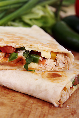 포토 JPG 해외이미지 스튜디오촬영 채소 포장 도마 옥수수 요리 사람없음 목재 아웃포커스 가로 컬러풀 치킨 횡단보도 그릴 상추 건강식 타코 샬롯 해외202004 해외포토 나무 음식 컬러 재료 주방용품 양파 곡류 촬영기법 실내 보행로 닭고기요리 파일형식 이미지허브