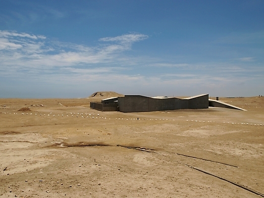 포토 JPG 해외이미지 여행 건축양식 자국 하늘 산 건조 사람없음 야외 건물 미국 사막 바위 무덤 역사 땅 폐허 박물관 피라미드 천연기념물 고고학 숨기 이국적 페루 해외202004 해외포토 건축물 교육 건축 북아메리카 모션 돌_바위 남아메리카 랜드마크 파일형식 이미지허브