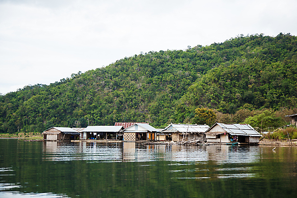포토 JPG 해외이미지 나무 구름 공원 아시아 호수 여행 태국 자연 하늘 주택 풍경 사람없음 야외 목재 물 여름 강 평화 환경 침묵 안개 바위 저수지 숲 오두막 언덕 휴양지 장면 뗏목 뿌연 절정 해외202004 해외포토 자연요소 식물 계절 공공시설 나라 교통수단 컨셉 배_교통 재료 날씨 건물 소리 장소 돌_바위 생태계 파일형식 이미지허브