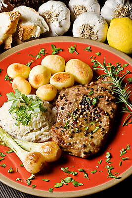 포토 JPG 해외이미지 음식 재료 부분 양파 감자 도마 파슬리 마늘 육류 돼지고기 스테이크 요리 사람없음 목재 빨간색 소고기 소시지 닫기 허리 날것 소금 후추 양고기 로즈메리 아르헨티나 정물화 샬롯 해외202004 해외포토 나무 컬러 채소 식재료 모션 주방용품 서양음식 신체부위 남아메리카 가공식품 허브 향신료 그림 파일형식 이미지허브