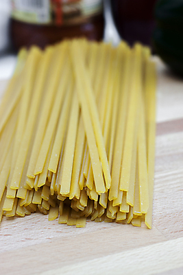 포토 JPG 해외이미지 음식 토마토 피망 요리 사람없음 목재 빨간색 초록색 시골 신선 핸드메이드 해외202004 해외포토 나무 컬러 채소 재료 파일형식 이미지허브