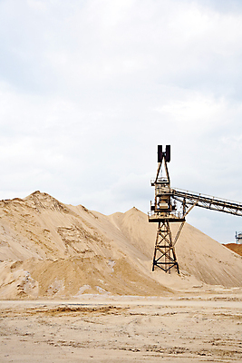 포토 JPG 해외이미지 산업 지구 교통시설 사람없음 건물 쌓기 금속 기계 장비 바위 작업 제조 위험 큼 땅 삽 발굴 국자 트랙터 기어 디젤 땅파기 로딩 해외202004 해외포토 건축물 교통 컨셉 모션 재질 주방용품 돌_바위 크기 농기계 시설 특수차량 파일형식 이미지허브