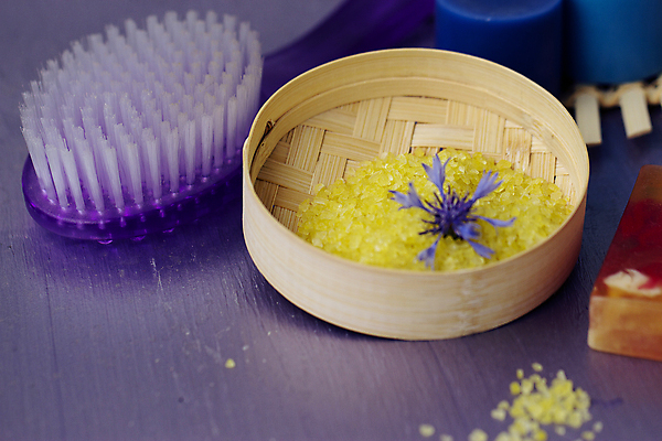 포토 JPG 해외이미지 꽃 바다 밭 휴식 건강 사람없음 목재 치료 컵 초록색 파란색 약 갈색 노란색 건강관리 숟가락 보라색 스파 화목 목욕 흰색 신선 붓 허브 제비꽃 만족 피부관리 향기 소금 비누 아로마테라피 테라피 스펀지 내추럴 돌봄 바디케어 수레국화 위생관리 캐모마일 해외202004 해외포토 나무 식물 식기 감정 컬러 컨셉 농업 재료 의학 모션 수저 관리 위생용품 뷰티 청결 냄새 파일형식 이미지허브