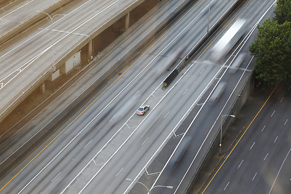 포토 JPG 해외이미지 도로 길 선 여행 백그라운드 이동 교통시설 자국 모션 자동차 추상 조명 거리 사람없음 빨간색 파란색 빛 도시풍경 어둠 황혼 새벽 운전 분노 도시 고속도로 야간 저녁 소프트포커스 속도 네온 지역 스카이라인 빛망울 강렬 방법 블러 시애틀 워싱턴 해외202004 해외포토 자연요소 감정 육상교통 컬러 교통 컨셉 무늬 촬영기법 풍경 미국 일몰 시설 파일형식 이미지허브