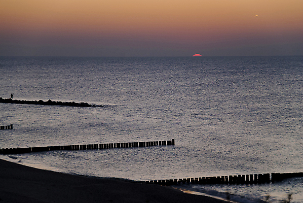 포토 JPG 해외이미지 모래 바다 여행 오렌지 자연 하늘 독일 따뜻함 풍경 사람없음 목재 빨간색 물 컬러풀 쌓기 일몰 새벽 시골 수면 저녁 봉 수평선 해외202004 해외포토 자연요소 나무 유럽 컬러 과일 재료 모션 노을 야간 생태계 파일형식 이미지허브
