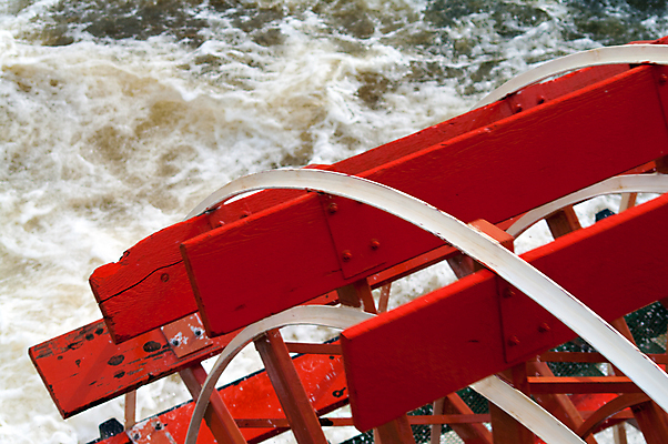 포토 JPG 해외이미지 백그라운드 이동 교통시설 사람없음 야외 목재 빨간색 세로 물 강 여행객 힘 수확 바퀴 보트 역사 떨어짐 크루즈 북쪽 알래스카 해외202004 해외포토 자연요소 나무 컬러 교통 컨셉 농업 배_교통 재료 사람 미국 방향 시설 파일형식 이미지허브