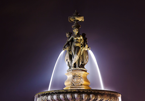 포토 JPG 해외이미지 건축양식 풍경 사람없음 야외 조각상 프랑스 야간 보르도 분수_분수대 해외202004 해외포토 자연요소 건축 유럽 조형물 분수대 파일형식 이미지허브