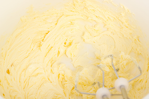 포토 JPG 해외이미지 전통 음식 재료 디저트 주택 사람없음 노란색 케이크 계란 신선 시간 닫기 달콤 맛 가루 설탕 자르기 굽기 믹서 준비 날것 반죽 밀가루 레시피 버터 푸딩 시트 노른자 바닐라 사프란 섞기 전문 타르트 페스츄리 홈메이드 해외202004 해외포토 빵 컬러 컨셉 모션 건물 알 구이 향신료 만들기 파이_빵 파일형식 이미지허브