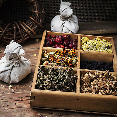 포토 JPG 해외이미지 식물 전통 꽃잎 꽃 잎 재료 자연 건조 건강 사람없음 목재 치료 상자 약 활발 수확 시골 약초 다발 허브 향신료 복고 아로마 향 아로마테라피 테라피 라벤더 내추럴 돌봄 막자 에센스 치유 해외202004 해외포토 나무 컨셉 농업 의학 모션 뷰티 화장품 풀_식물 생태계 향미료 파일형식 이미지허브