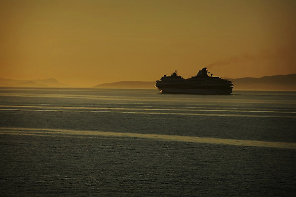 포토 JPG 해외이미지 파도 바다 섬 여행 교통시설 자연 하늘 휴가 휴식 산 항해 사람없음 물 여행객 일몰 보트 재산 고급 큼 크루즈 속도 함선 태평양 알래스카 해외202004 해외포토 자연요소 교통 컨셉 배_교통 사람 금융 노을 미국 크기 시설 생태계 파일형식 이미지허브