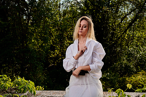 포토 JPG 해외이미지 백인 모델 라이프스타일 드레스 여자 행복 유럽 여행 셔츠 건강 한명 야외 치마 금발 유행 여행객 수확 도시 화려 우아함 타운 내추럴 화창 해외202004 해외포토 서양인 1 헤어스타일 옷 감정 나라 컨셉 상의 농업 하의 날씨 사람 생활 파일형식 이미지허브