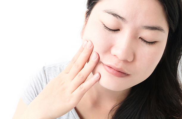 포토 JPG 해외이미지 백인 손 여자 얼굴 백그라운드 스트레스 건강 한명 사람 동양인 성인 고통 환자 흰색 입 치아 질병 상처 고민 치과의사 문제 턱 돌봄 치통 해외202004 해외포토 서양인 1 감정 컬러 의학 모션 인종 신체부위 의사 소화기관 파일형식 이미지허브