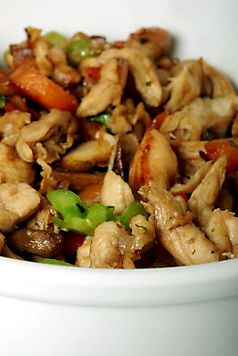 포토 JPG 해외이미지 음식 다이어트 채소 태국 건강 육류 요리 동양인 사람없음 식당 저녁식사 치킨 중국 당근 튀김 닫기 맛 떨어짐 먹기 메뉴 레시피 후추 성분 점심식사 해외202004 해외포토 아시아 컨셉 식재료 모션 뿌리채소 인종 상점 식사 향신료 닭고기요리 파일형식 이미지허브