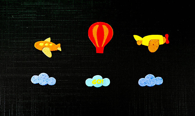 포토 JPG 해외이미지 구름 종이 하늘 비행기 미술 사람없음 장식 빨간색 파란색 컬러풀 노란색 헬리콥터 풍선 수공예 핸드메이드 해외202004 해외포토 자연요소 컬러 항공교통 문화예술 대중교통 공예 파일형식 이미지허브