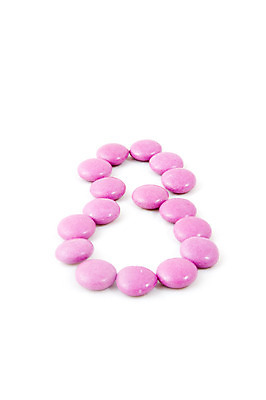 포토 JPG 해외이미지 알파벳 음식 백그라운드 사탕 선물 사람없음 숫자 초콜릿 식사 흰색 생일 달콤 맛 8 먹기 제비꽃 질감 고립 해외202004 해외포토 문자 영어 기념일 꽃 컬러 컨셉 모션 디저트 파일형식 이미지허브