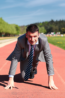 포토 JPG 해외이미지 직업 응시 남자 스포츠 컨셉 비즈니스 사업가 성공 아이디어 한명 사람 정장 달리기 경쟁 게임 비즈니스맨 자신감 결심 대표 라이벌 시작 준비 무릎 위치 대회 경영 해외202004 해외포토 1 시선 옷 감정 모션 놀이 신체부위 직장인 파일형식 이미지허브