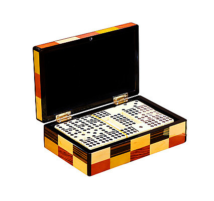 포토 JPG 해외이미지 접시 클리핑패스 사람없음 목재 세트 상자 게임 플라스틱 오브젝트 복고 고립 도미노 해외202004 해외포토 나무 식기 재료 재질 놀이 파일형식 이미지허브