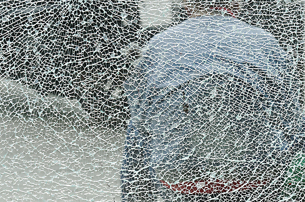 포토 JPG 해외이미지 유리 표면 추상 안전 사람없음 검은색 손상 투명 파편 질감 노려봄 깨짐 단절 해외202004 해외포토 컬러 컨셉 무늬 재질 표정 파일형식 이미지허브