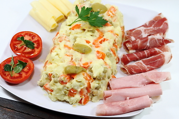 포토 JPG 해외이미지 전통 접시 음식 백그라운드 채소 자연 감자 요리 사람없음 초록색 식사 당근 추위 흰색 신선 사발 준비 유기농 완두콩 마요네즈 내추럴 점심식사 러시아인 섞기 해외202004 해외포토 서양인 식기 웰빙 컬러 콩 뿌리채소 사기그릇 소스_음식 생태계 파일형식 이미지허브