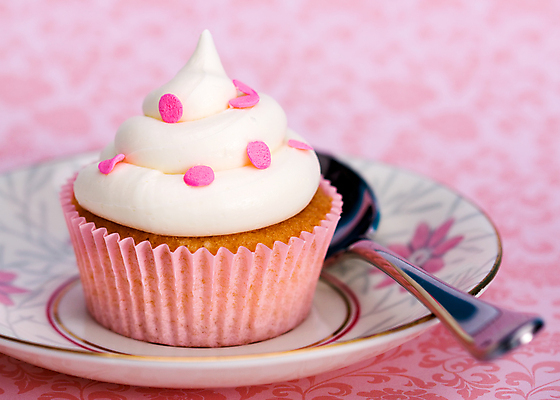 포토 JPG 해외이미지 접시 음식 분홍색 디저트 사람없음 케이크 얼음 달콤 티스푼 컵케이크 굽기 뿌리기 크림 휘핑크림 프로스팅 해외202004 스펀지케이크 해외포토 자연요소 식기 컬러 모션 숟가락 맛 구이 제빵 휘핑 파일형식 이미지허브