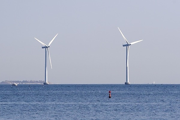 포토 JPG 해외이미지 섬 하늘 사람없음 물 파란색 환경 풍차 에너지 흰색 스모그 수평선 해외202004 해외포토 자연요소 컬러 파일형식 이미지허브