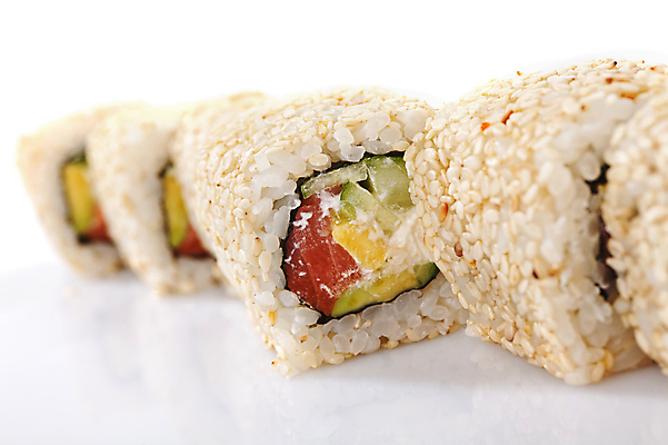 포토 JPG 해외이미지 문화 음식 백그라운드 부분 밥 오이 건강 어류 요리 동양인 사람없음 일본 저녁식사 초밥 흰색 해조류 고추냉이 먹기 해산물 준비 날것 롤 깨 연어 생강 동쪽 아보카도 점심식사 고립 캐비아 해외202004 해외포토 아시아 컬러 채소 과일 식재료 모션 인종 식사 수중동물 양념 조미료 해양식물 방향 일본음식 파일형식 이미지허브