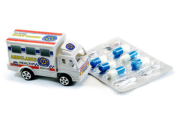 포토 JPG 해외이미지 교통시설 자동차 건강 병원 안전 사람없음 빨간색 약 간호사 의사 흰색 긴급 도움 구출 구급차 구조원 승합차 서비스 속도 고립 돌봄 옛날 해외202004 해외포토 직업 육상교통 컬러 교통 컨셉 의학 모션 승용차 의료진 시설 파일형식 이미지허브