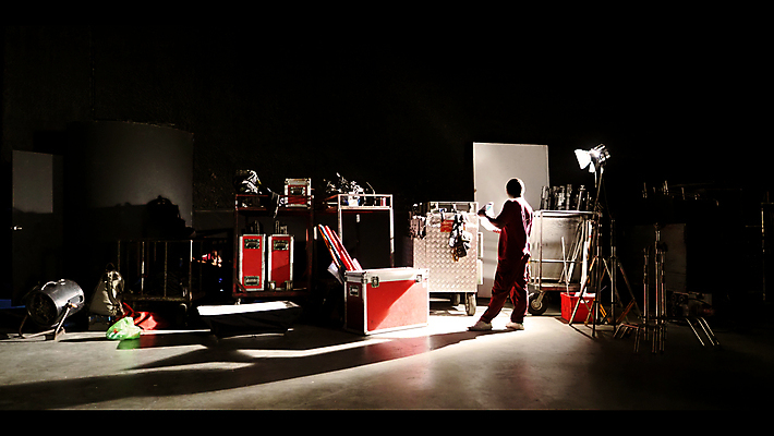 포토 JPG 해외이미지 백인 직업 실루엣 백그라운드 비즈니스 노동자 미술 사람 사람없음 빛 세트 카메라 디지털 검은색 장비 흰색 램프 업무 발사 승무원 사진사 필름 영화 만들기 삼각대 동영상 책임자 해외202004 해외포토 서양인 컬러 모션 문화예술 조명 촬영기법 전자제품 작업 작가 파일형식 이미지허브