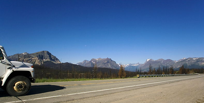 포토 JPG 해외이미지 꽃 캐나다 비즈니스 통신 교통시설 자동차 사람없음 미국 운전 트럭 흰색 작업 운전사 캘리포니아 짐차 물류 디젤 로딩 서쪽 와이오밍 콜로라도 해외202004 해외포토 식물 직업 육상교통 컬러 교통 북아메리카 모션 방향 시설 파일형식 이미지허브