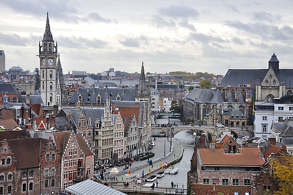 포토 JPG 해외이미지 유럽 건축양식 창문 지붕 휴가 주택 안테나 풍경 사람없음 건물 교회 여행객 탑 황혼 도시 중세 역사 저녁 운하 벨기에 타운 구시가지 옛날 채널 해외202004 해외포토 건축물 건축 나라 통신 종교건축 사람 일몰 야간 서유럽 파일형식 이미지허브