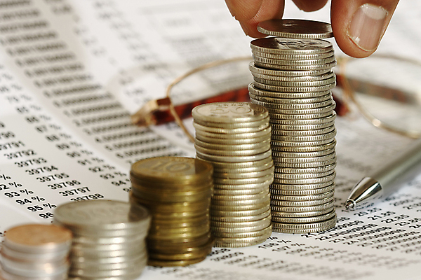 포토 JPG 해외이미지 직업 돈 비즈니스 손가락 사람없음 금융 경제 쌓기 동전 잡기 작업 재산 황금 은색 청동 이익 계산원 회계사 해외202004 해외포토 손 컬러 모션 파일형식 이미지허브